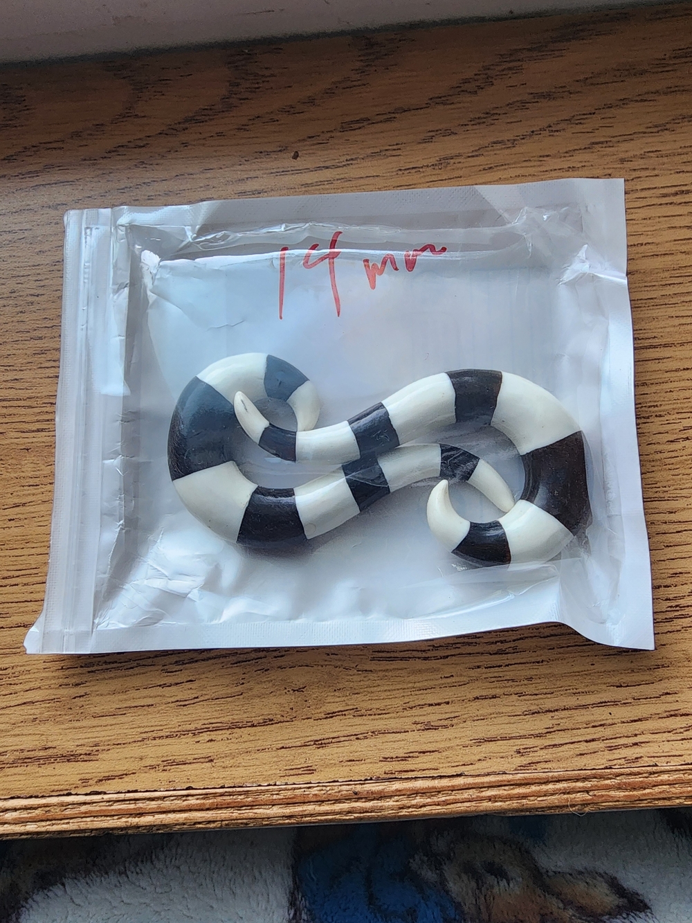 Black and White Spiral Hangers Earrings – Bold Contrast Statement